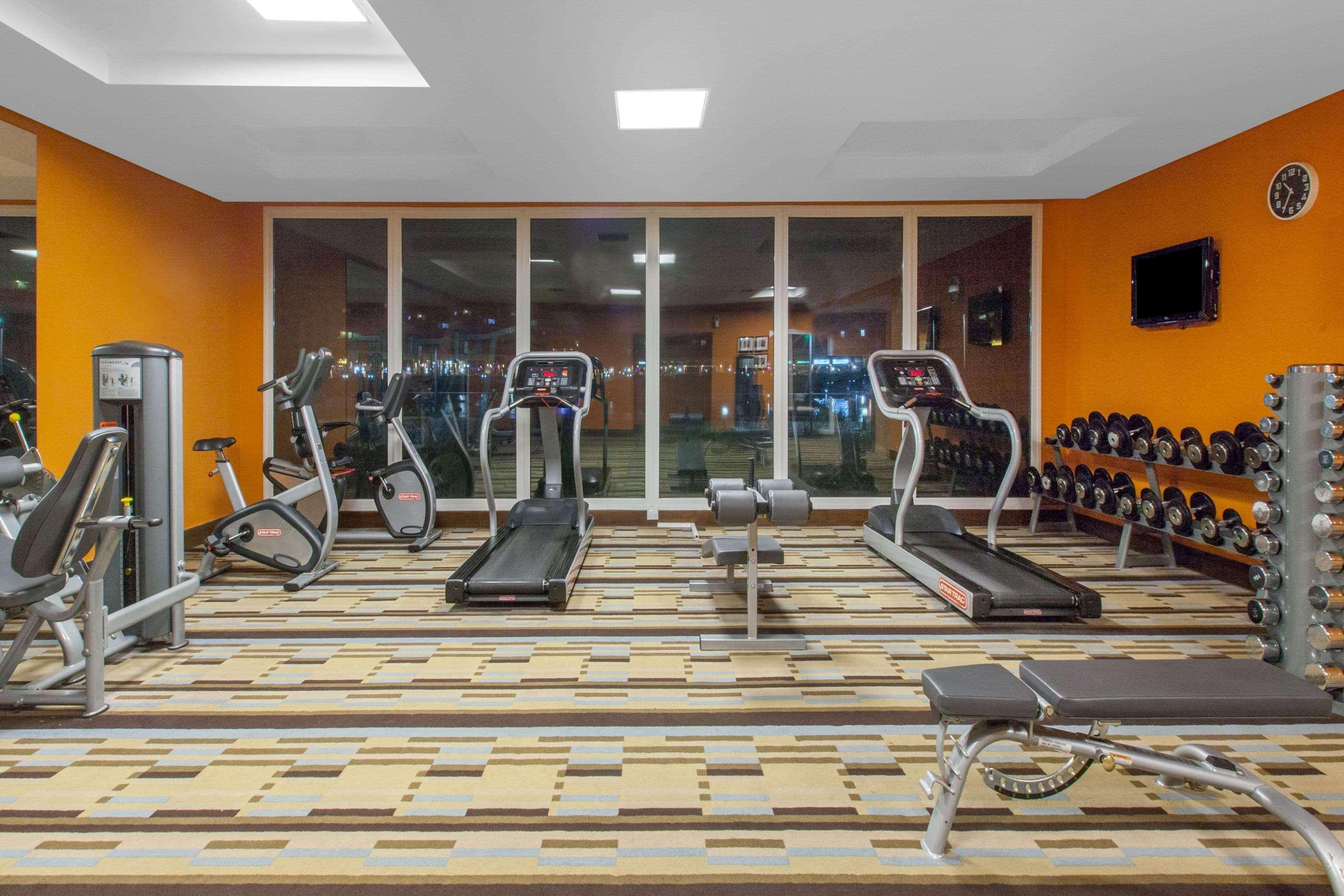 Hotel Wyndham Nordelta Tigre - Buenos Aires Esterno foto The gym at the hotel