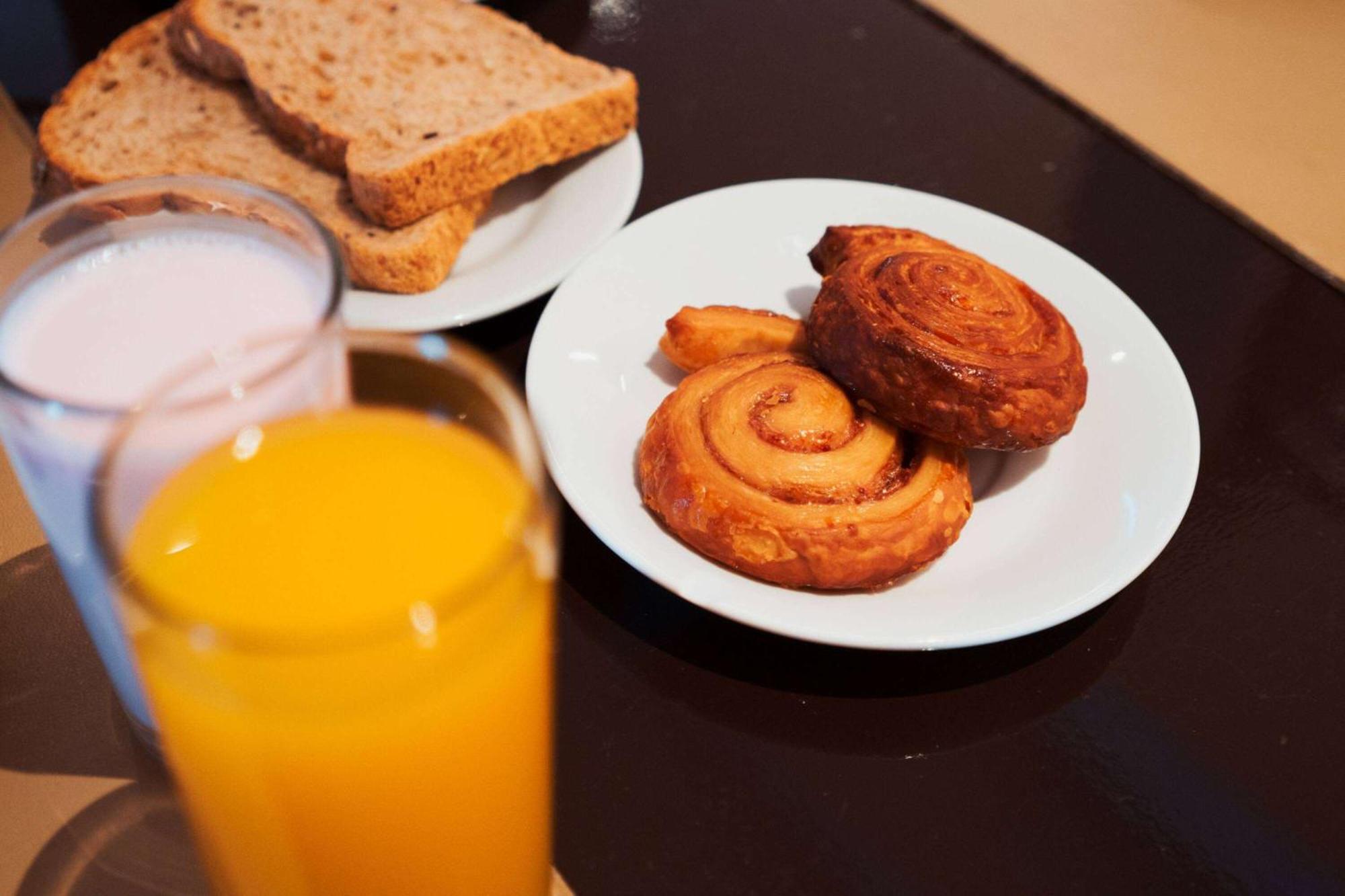 Hotel Wyndham Nordelta Tigre - Buenos Aires Esterno foto A typical breakfast in the Czech Republic
