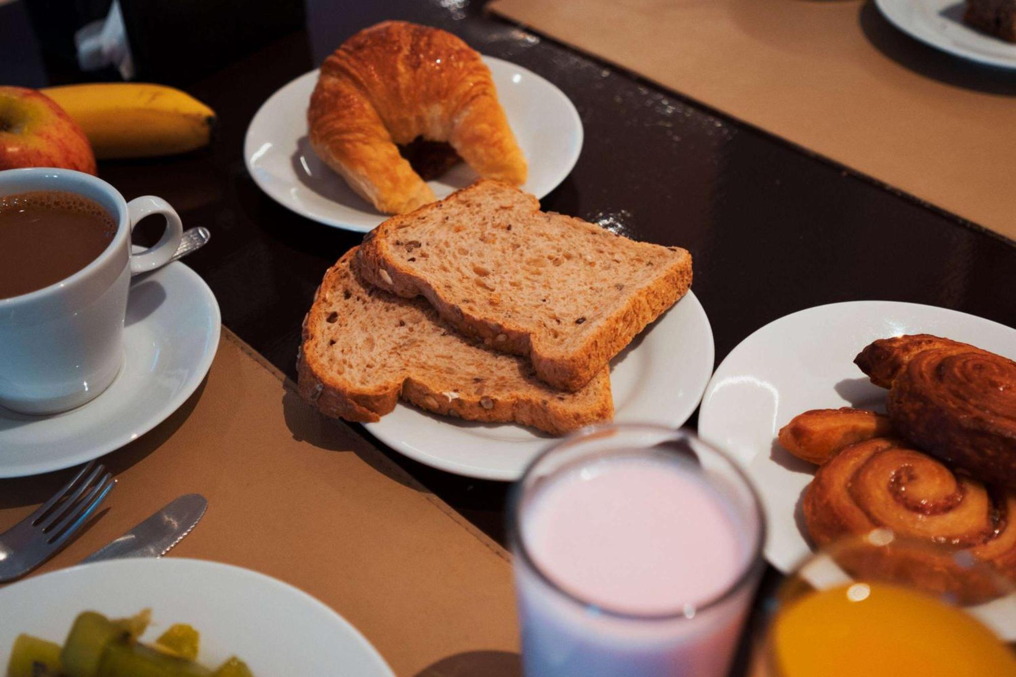 Hotel Wyndham Nordelta Tigre - Buenos Aires Esterno foto A typical breakfast in the Netherlands