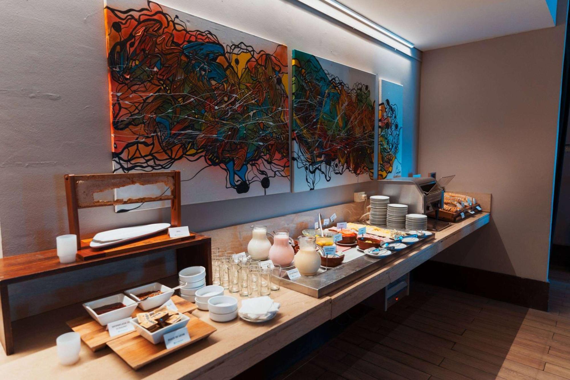 Hotel Wyndham Nordelta Tigre - Buenos Aires Esterno foto The buffet at the lounge